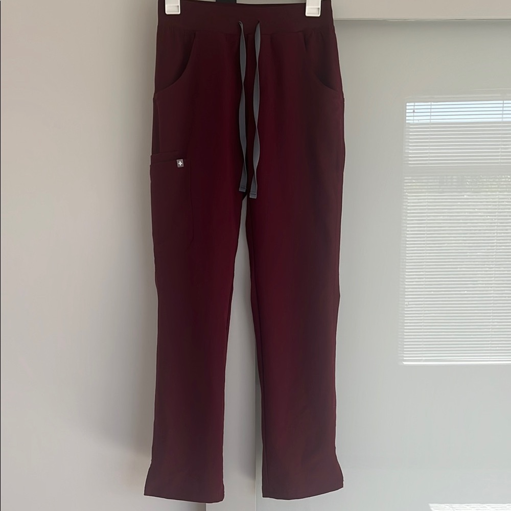 FIGS Burgundy Kade cargo pants size xxs